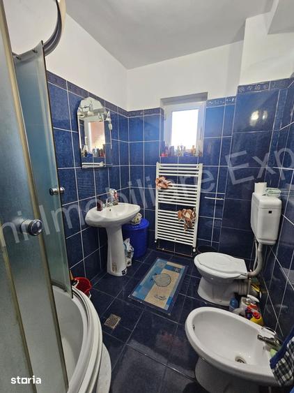 Casă cu 10 camere cu Teren 2642 Mp în Central