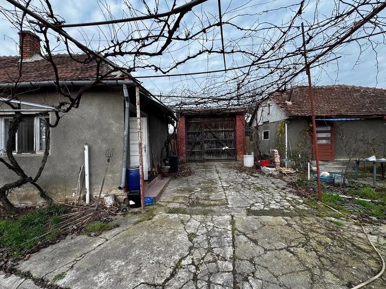 Casă cu Teren 2800 Mp în Râpa