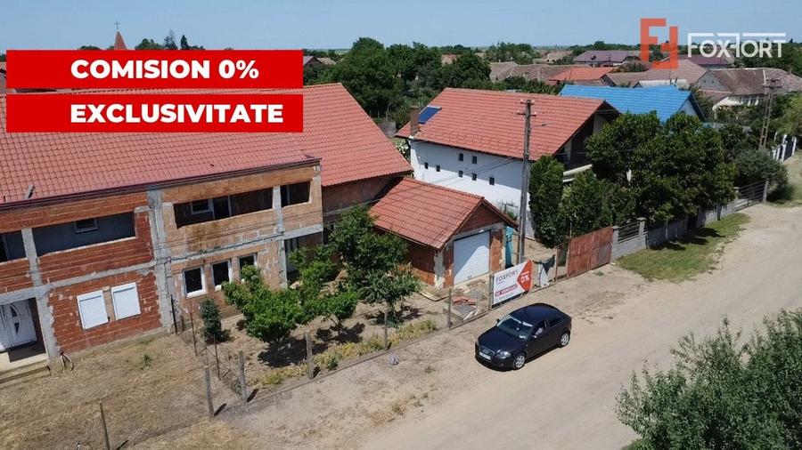 Duplex cu 6 camere cu Canalizare în Peciu Nou