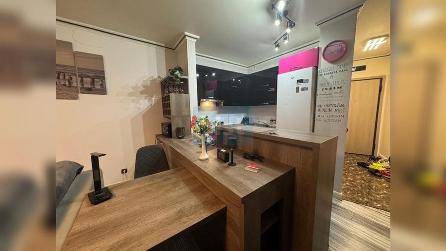 Apartament cu 2 camere semidecomandat, mobilat în Semicentral