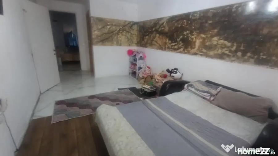 Casă cu 5 camere cu Teren 332 Mp în Central