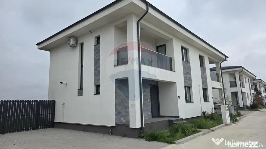 Casă cu 5 camere cu Teren 250 Mp în Clinceni