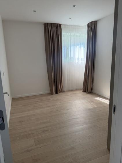 Apartament cu 3 camere decomandat în Sisești
