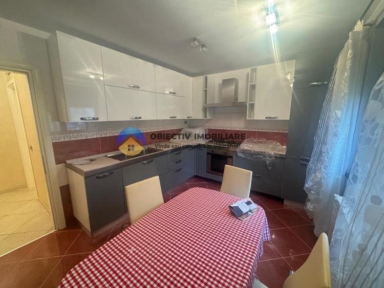 Duplex cu 5 camere cu Canalizare în 1 Mai