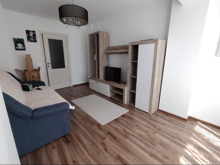 Apartament cu 3 camere decomandat, mobilat în Valea Adâncă