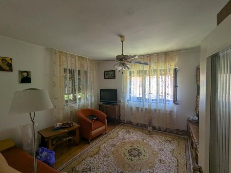 Casă cu 3 camere cu Teren 250 Mp în Central