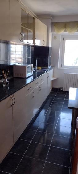 Apartament cu 3 camere decomandat în Tomis III