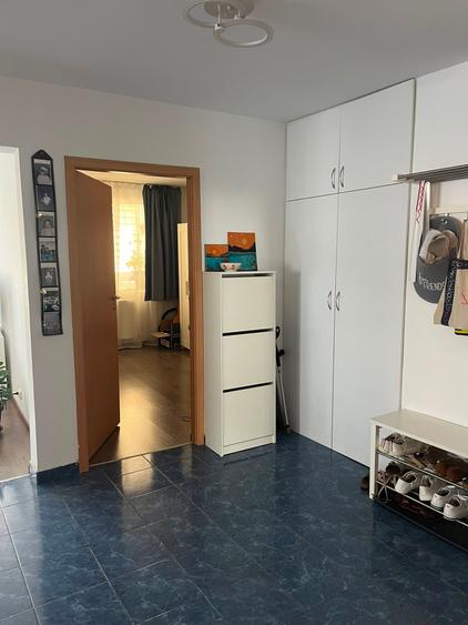 Apartament cu 4 camere semidecomandat în Rahova