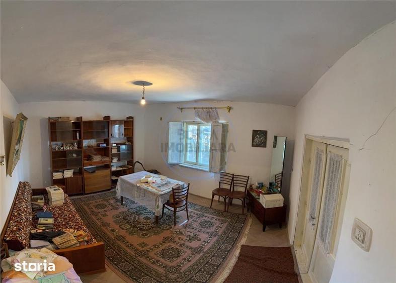 Casă cu 5 camere cu Teren 5588 Mp în Tătăranu