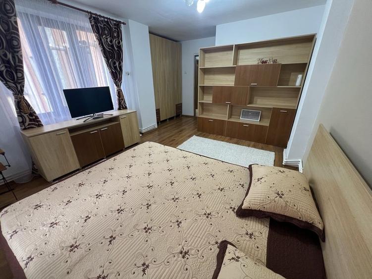 Garsonieră decomandată în Central