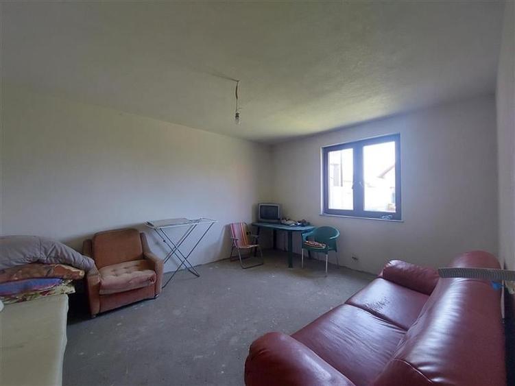 Casă individuală cu 3 camere cu Teren 300 Mp în Livada