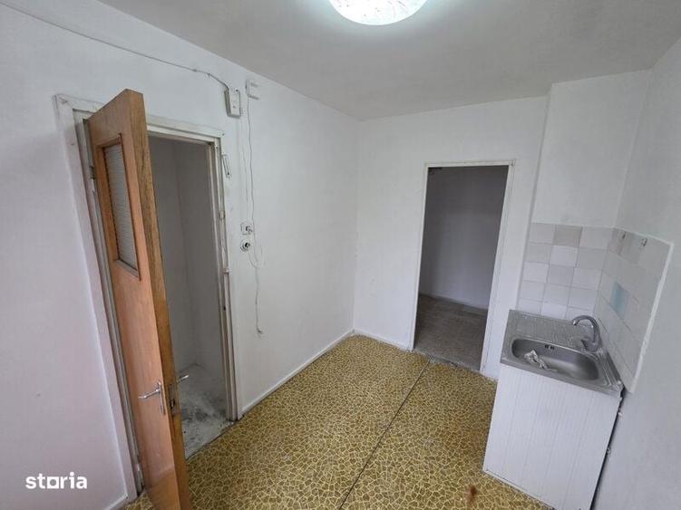 Apartament cu 3 camere semidecomandat în 1 Decembrie 1918