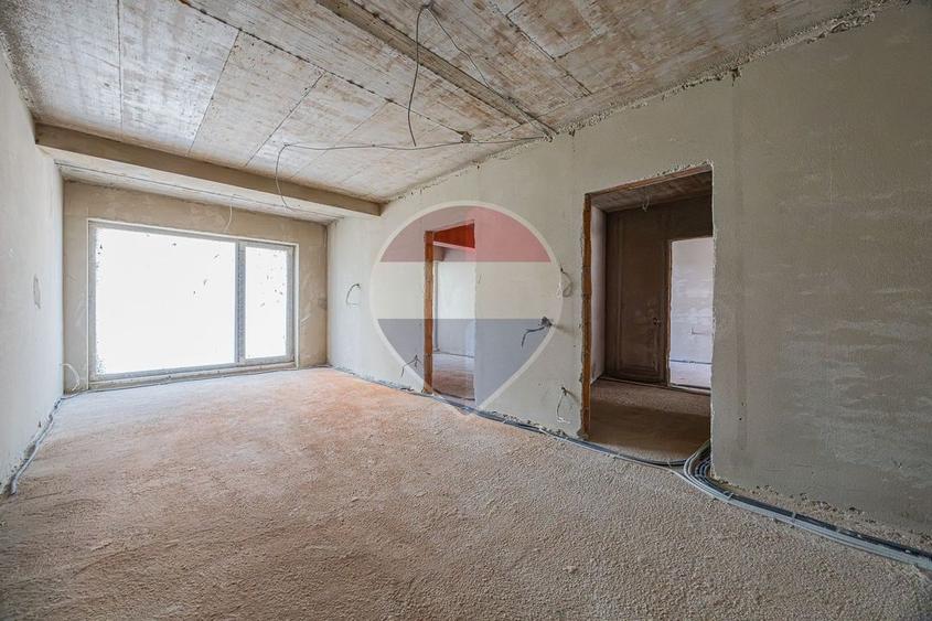 Apartament cu 2 camere semidecomandat în Tractorul