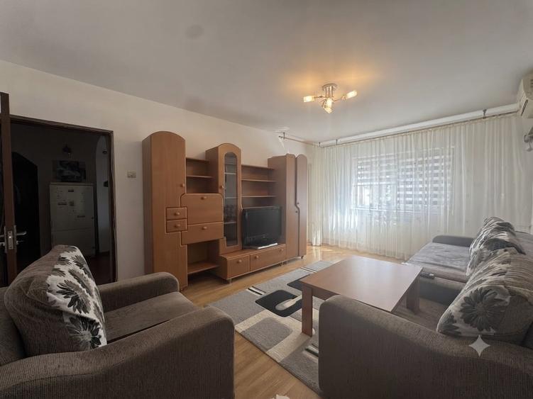 Apartament cu 2 camere decomandat în Nicolina