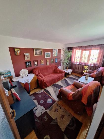 Apartament cu 3 camere decomandat în Ostroveni