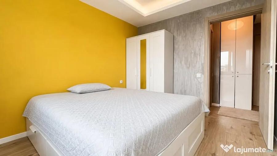 Apartament cu 4 camere semidecomandat în Sud