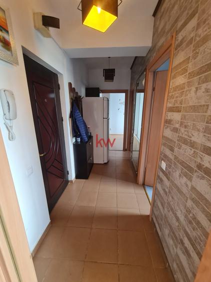 Apartament cu 2 camere decomandat, mobilat în Podul de Piatră
