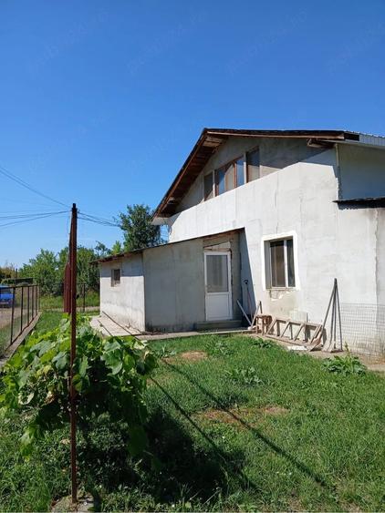 Casă cu Teren 2100 Mp în Ciurea