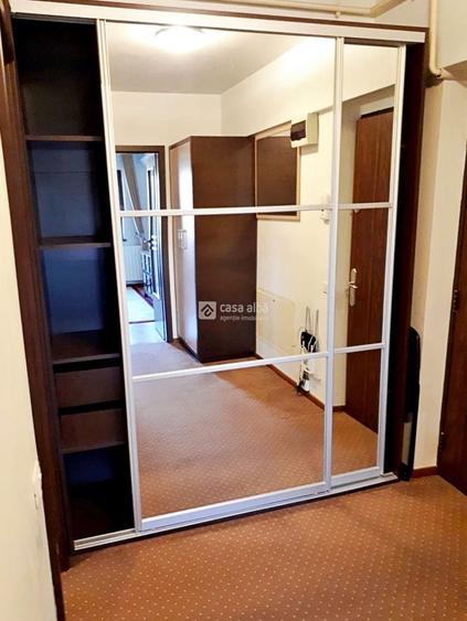 Apartament cu 2 camere semidecomandat, mobilat în Central