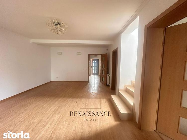 Casă cu 5 camere cu Teren 350 Mp în Dumbrăvița