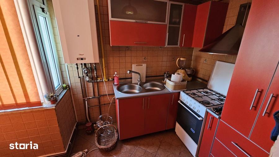 Apartament cu 3 camere decomandat în Găvana