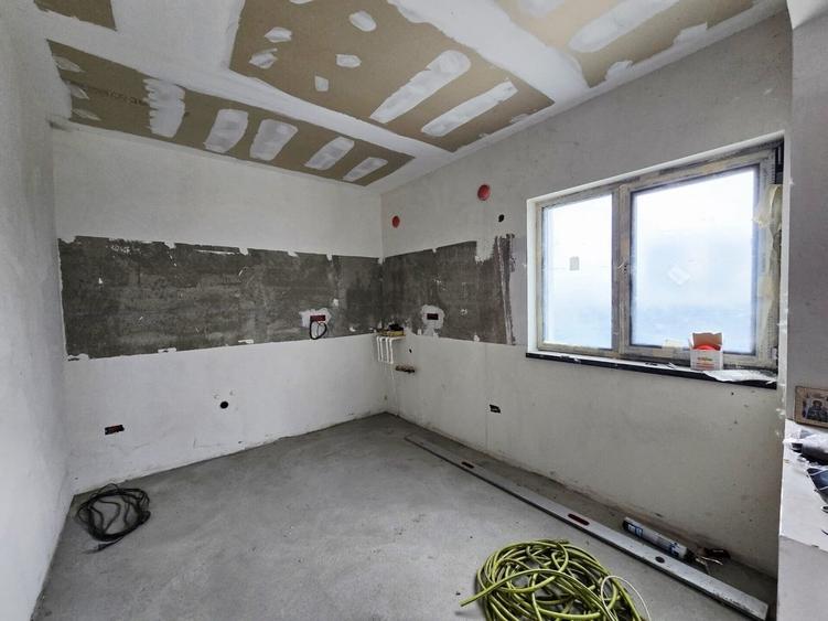 Casă cu 3 camere cu Teren 250 Mp în Tunari