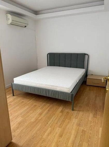 Casă cu 5 camere cu Teren 240 Mp în Domenii
