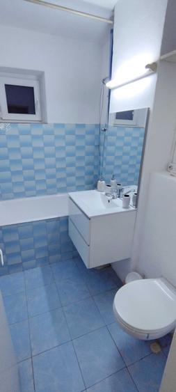 Apartament cu 3 camere decomandat în Sud