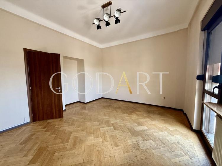 Apartament cu 5 camere decomandat în Dorobanți