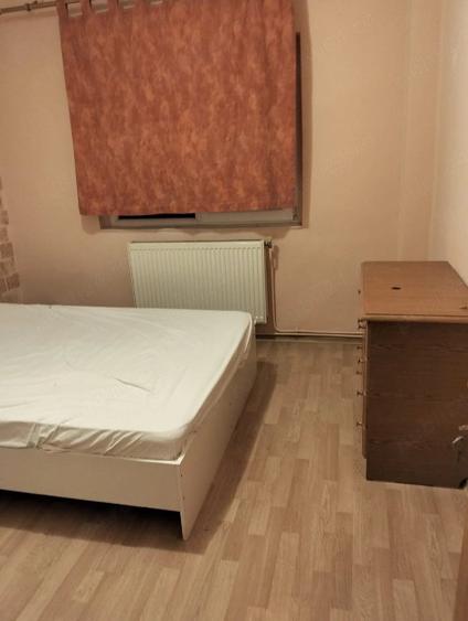 Apartament cu 3 camere semidecomandat în Narcisa