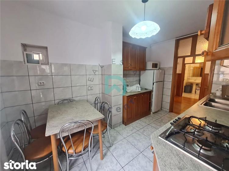 Apartament cu 3 camere decomandat, mobilat în Valea Cetății