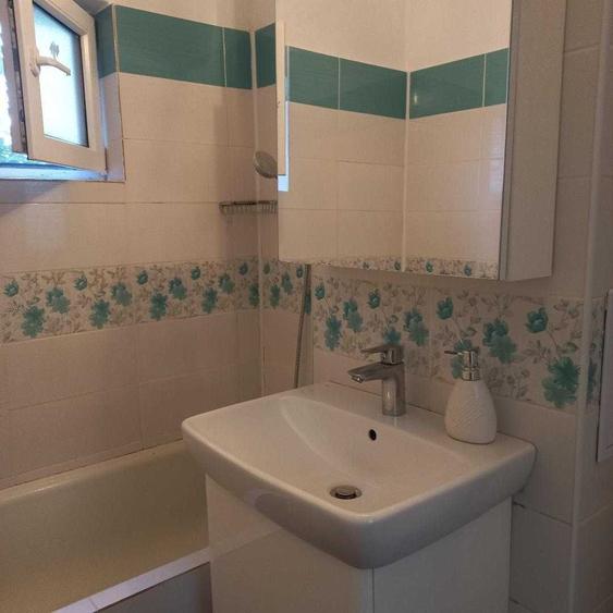 inchiriez apartament 2 camere, et 1, mobilat, utilat, langa Scoala nr. 9 Roman - 1