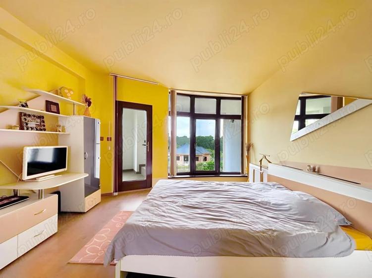 Casă cu 6 camere cu Teren 1244 Mp în Central