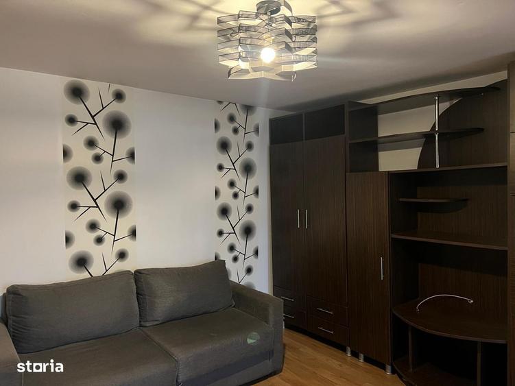Casă cu 4 camere cu Canalizare în Podul de Fier