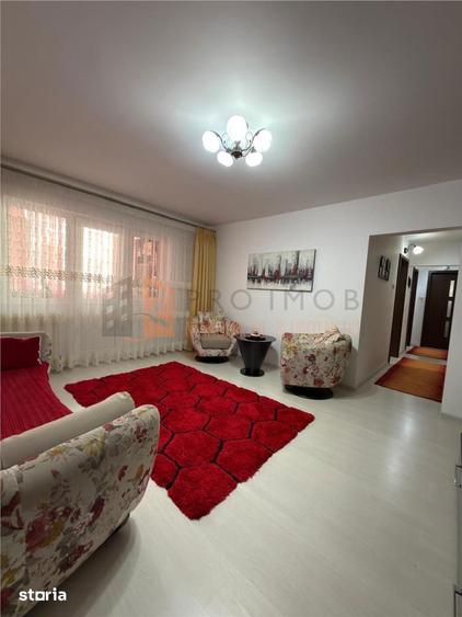 Apartament 3 camere cf 1 semidecomandat zona Micro 3 - 1
