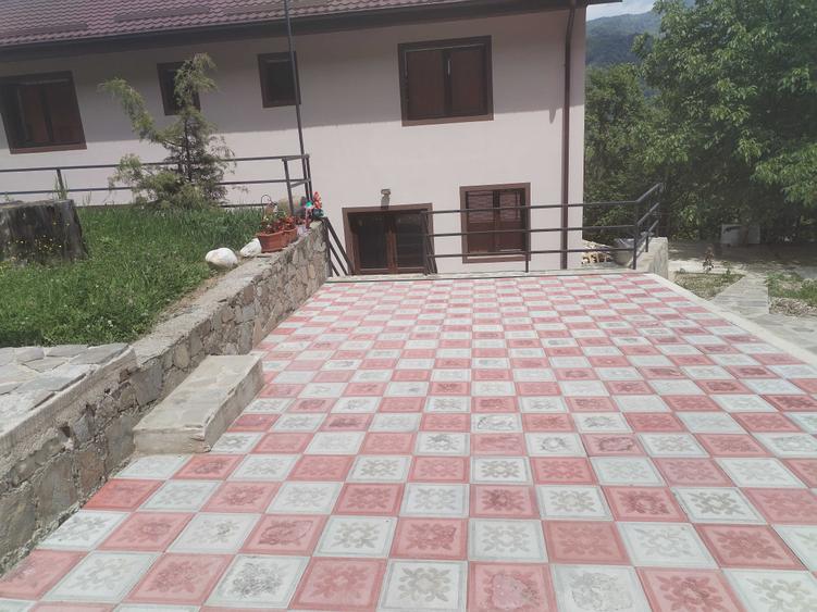 Casă cu 3 camere în Siriu
