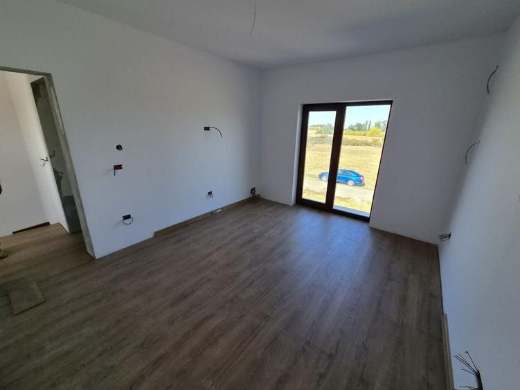 Duplex cu 4 camere cu Canalizare în Urseni