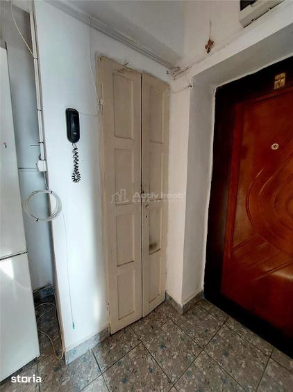 Apartament cu 3 camere decomandat în Piața