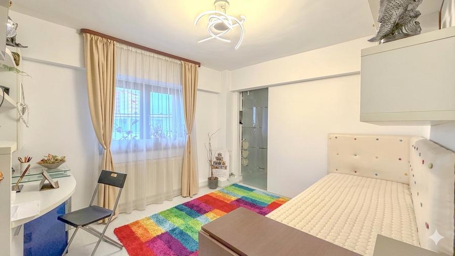 Penthouse cu 4 camere decomandat, mobilat în Gemenii
