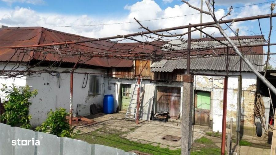 Casă cu 5 camere cu Teren 1116 Mp în Central