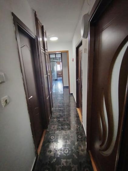 Apartament cu 3 camere decomandat, mobilat în Peco