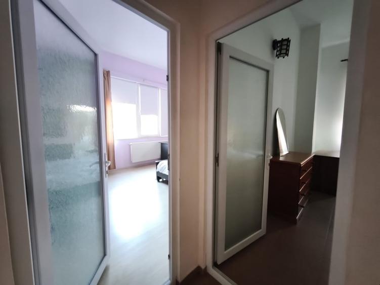 Închiriez apartament. Decomandat cu trei camere zona Delfinariu - 8