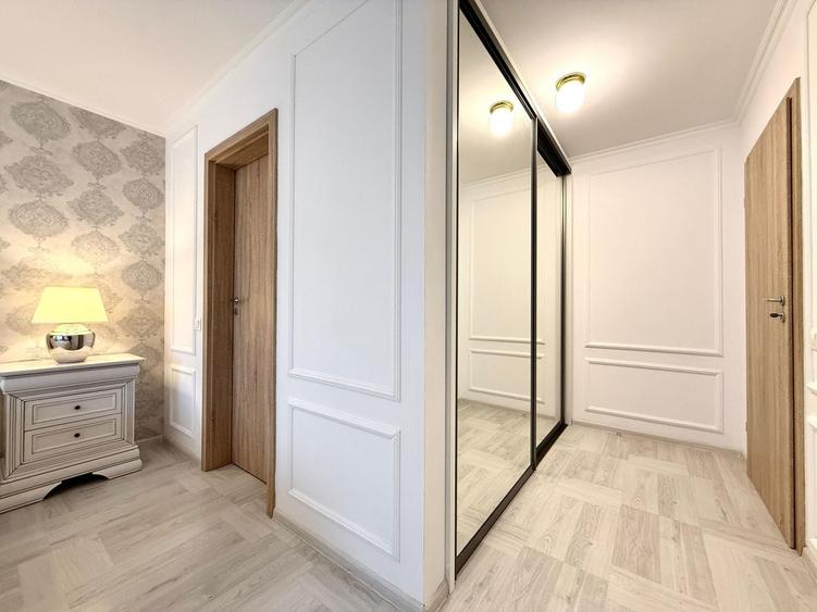 Apartament cu 3 camere, mobilat în Tractorul