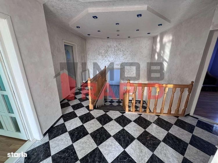 Casă cu 4 camere în Unirea
