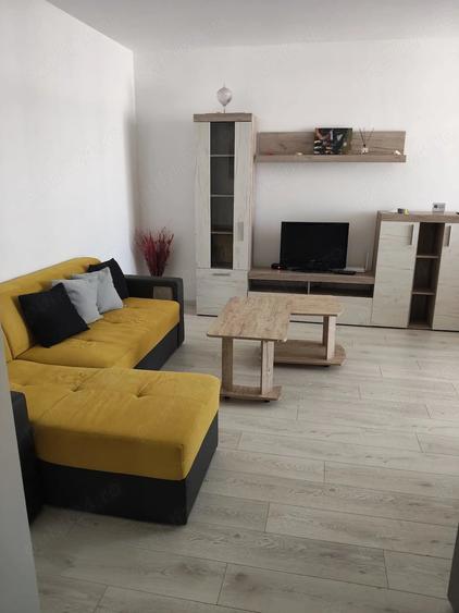 Apartament cu 3 camere decomandat, mobilat în Dumbrăvița