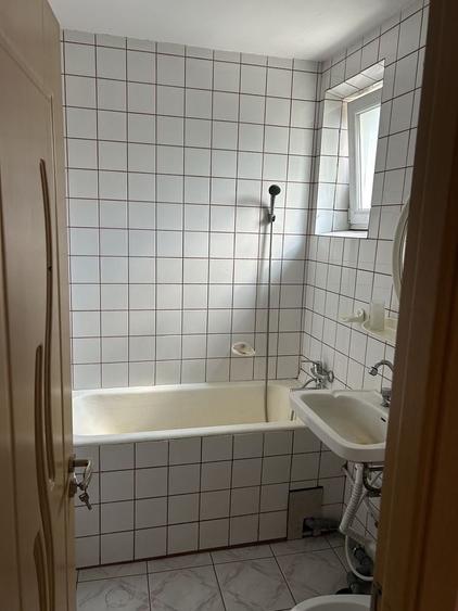 Apartament cu 4 camere nedecomandat în Popoveni