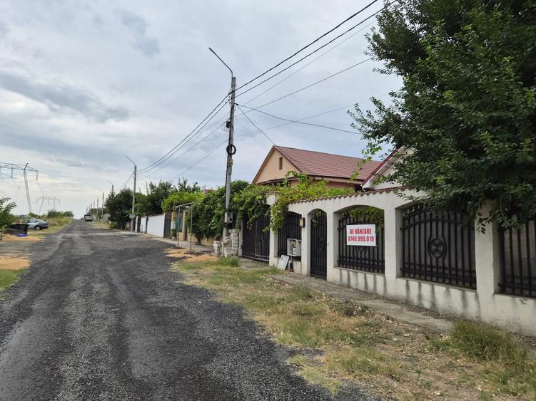 Casă cu 5 camere cu Canalizare în Poiana