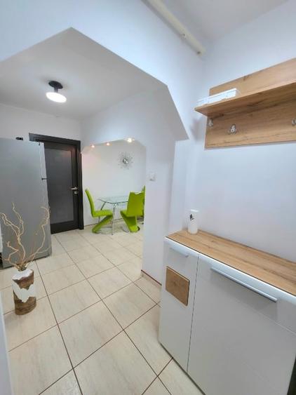 Apartament cu 3 camere semidecomandat, mobilat în Gorjului