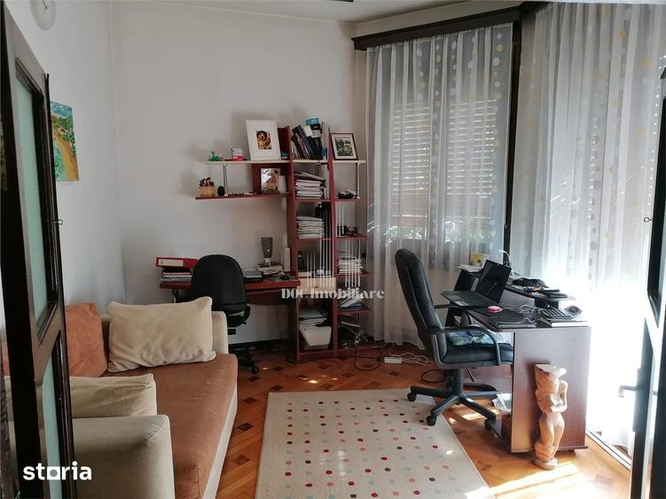 Apartament cu 3 camere semidecomandat în Cișmigiu