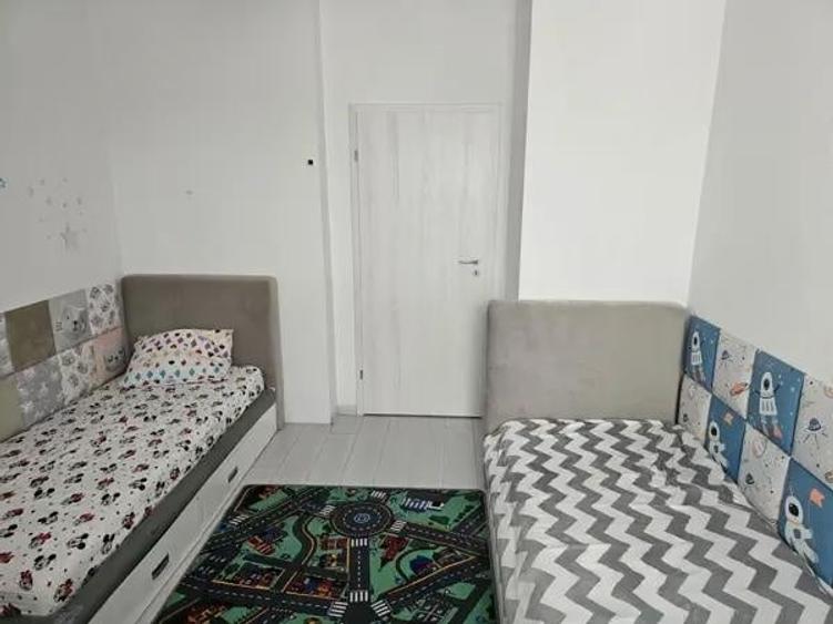 Apartament cu 3 camere decomandat, mobilat în Apărătorii Patriei